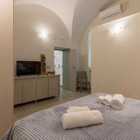 Casa Pino - Duplex In Town Apartment Bari